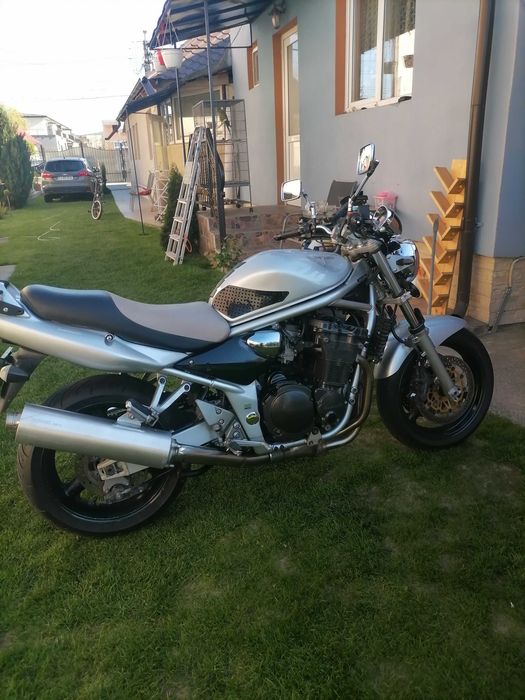 Se vinde suzuki bandit gsf 1200 2004 stare foarte bună lalt trazmisie și pinioane noi plăcute noi gume din primăvară funcționează perfect