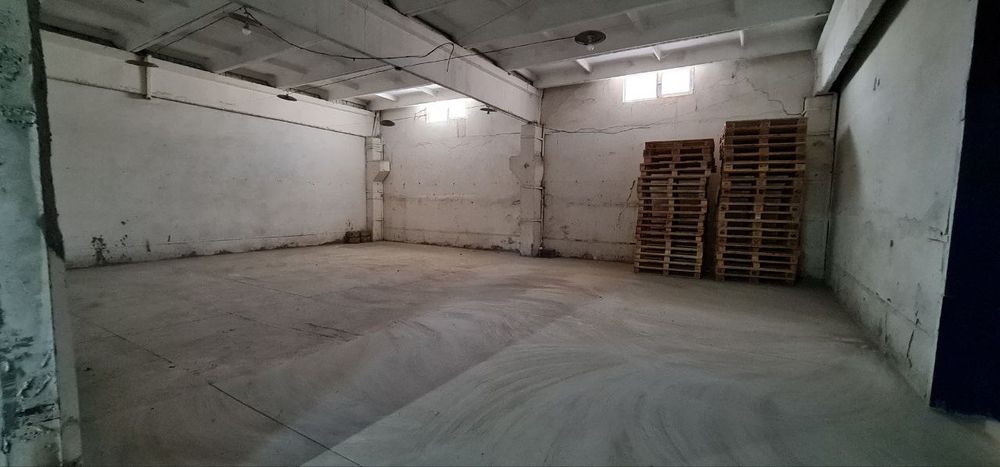 Склады. Офис 2-этажный сдаются в аренду в г. Чирчике. Цена отличная