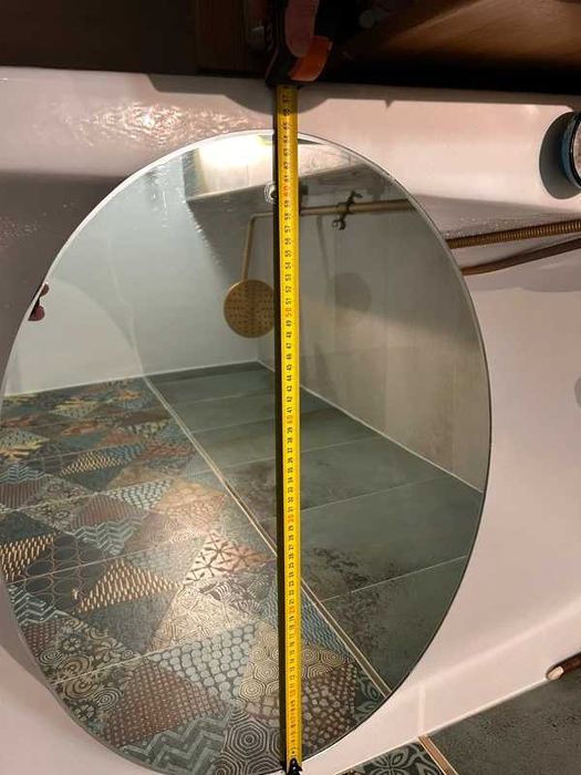 Oglinda ovala, fara rama