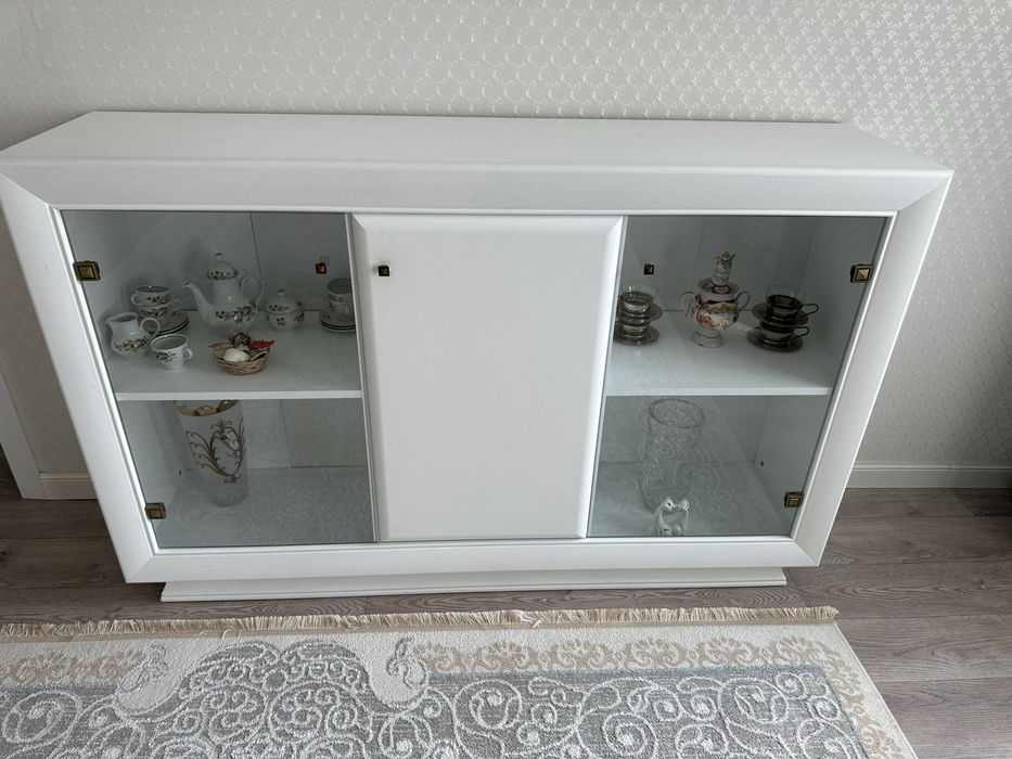 Продам бар с тумбой в комплекте