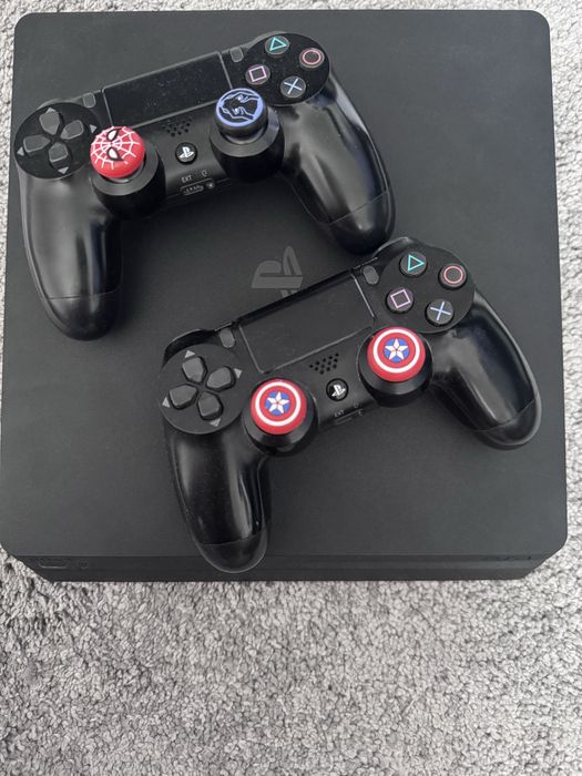 Vând Playstation 4 (PS4) slim