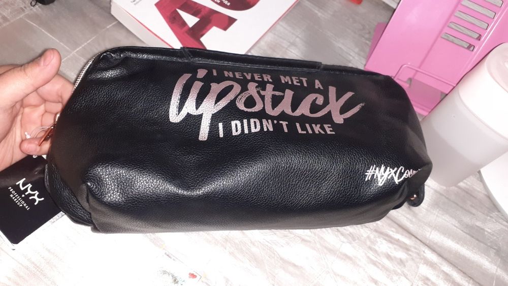 Kosmetichka  Amerika firmenniy   NYX + bonus