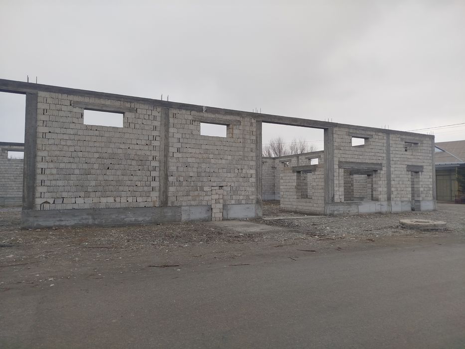 8 сотих майдонга курилган омборхона учун мулжалланган бино сотилади