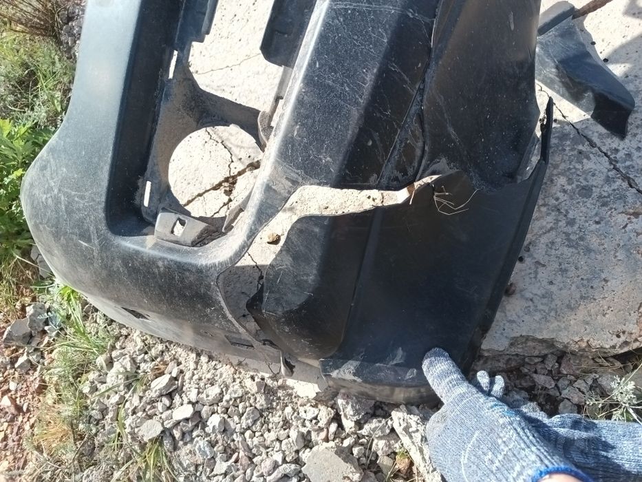 Продам передний бампер Pajerо 4