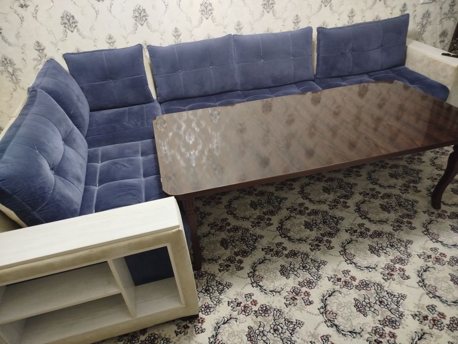 Уголог ва стол сотилади.