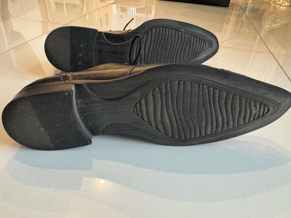 Mалко използвани черни официални обувки