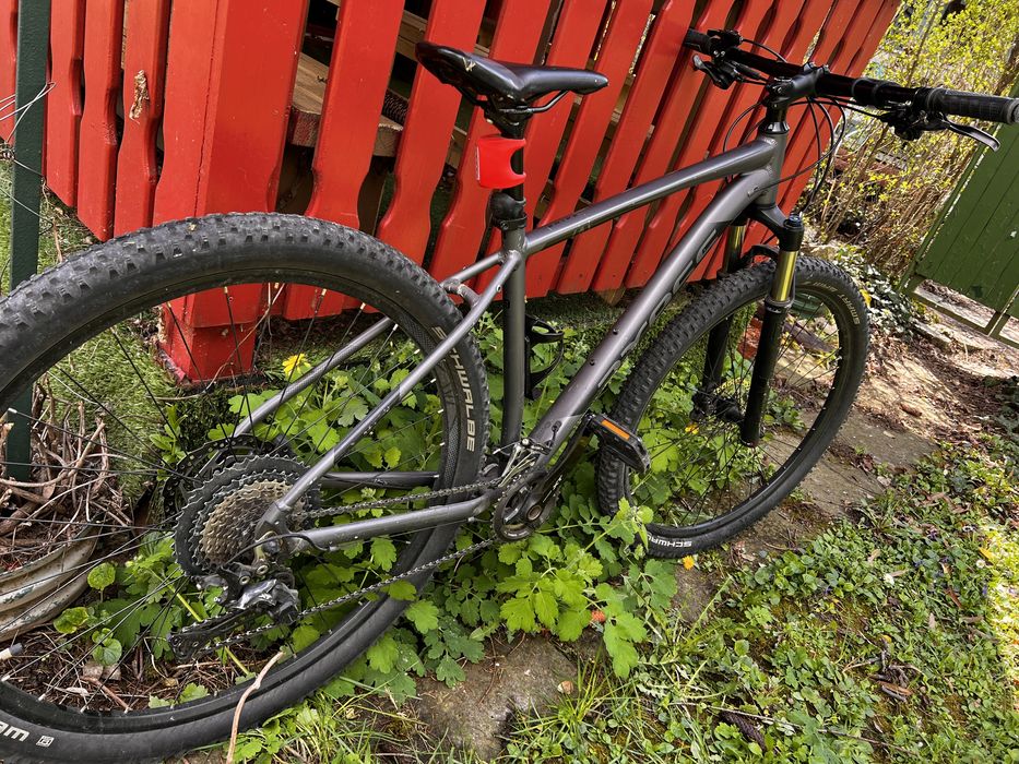 Vând bicicleta mountinbike Axess roti 29
