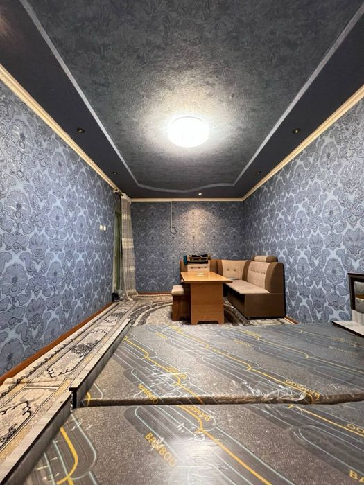 Киргили 24-мактаб якинида 4/1 этаж 1 хона уй ижарага берилади