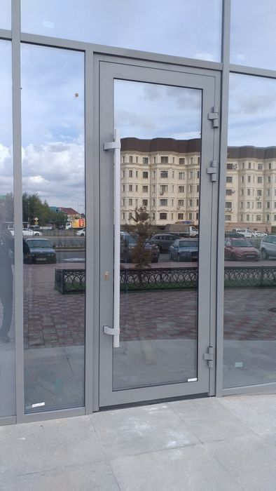 Двери алюминиевые