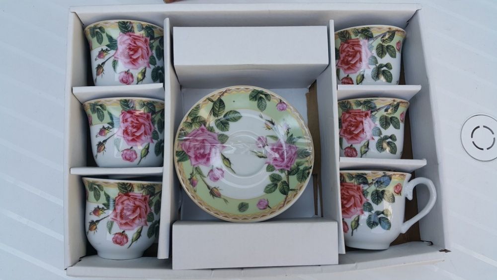 Set de cafea 12 piese 6 cesti 6 farfurioare, imprimeu floral