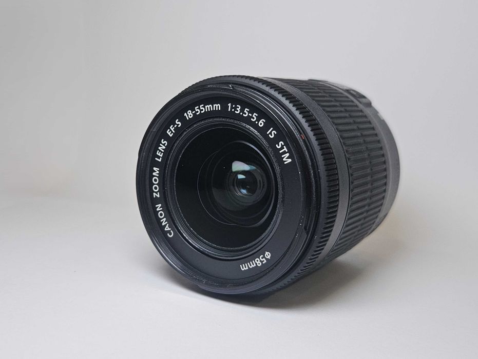 Obiectiv Canon EF-S 18-55mm f/3.5-5.6 IS STM + Lens Hood + Filtru  UV