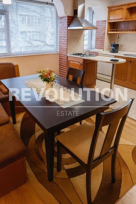 Дава се под наем Тристаен апартамент в Варна, Спортна зала - 85 кв.м за 598.23 € - Снимка #1