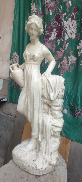 Гипсовая статуэтка