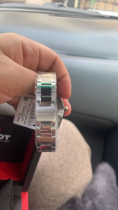 Срочно продам новые наручные часы.