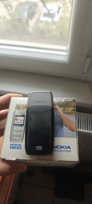 Nokia 1600 la cutie cu accesorii
