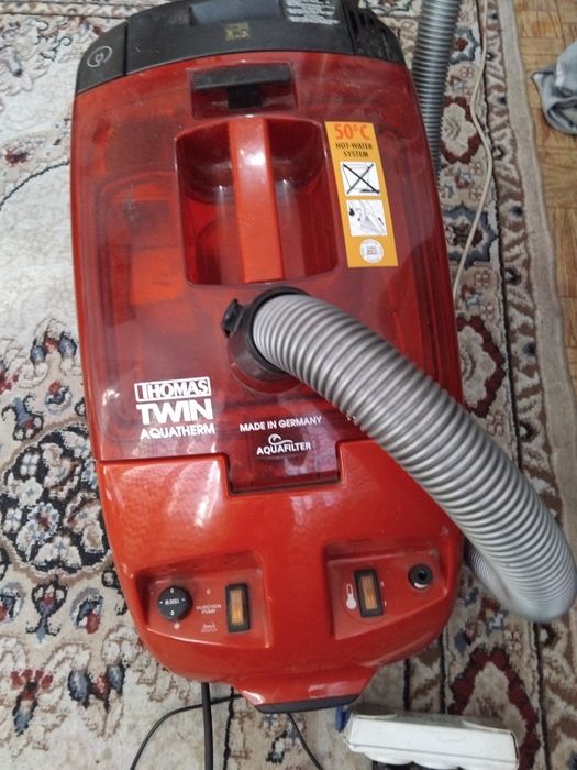 Продам моющи пылесос.