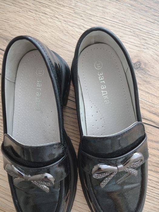 Продам обувь для школы для девочек.