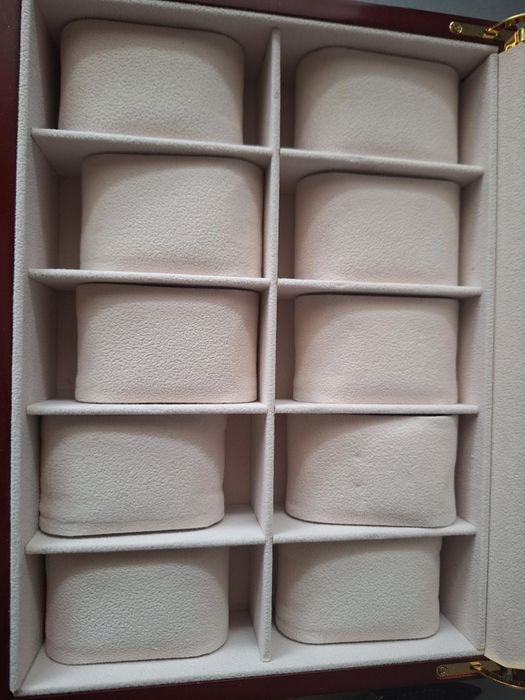 Cutie ceas lemn rosu si sticla pt 10 exemplare