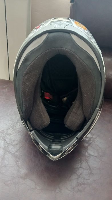 Кожено яке и каски за моторите.