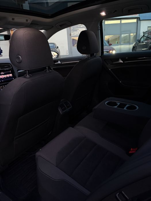 VW Golf 7.5 2018 2.0 tdi/DSG/virtual/ACC/Dynaudio/Pano/full Led