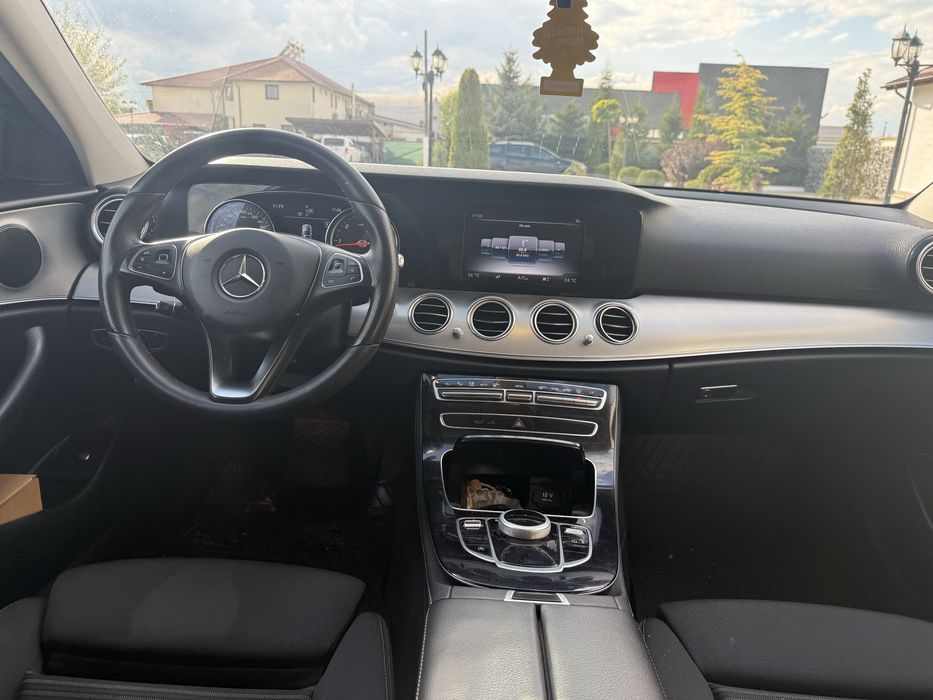 Mercedes E 200 an 2017 facelift  automat