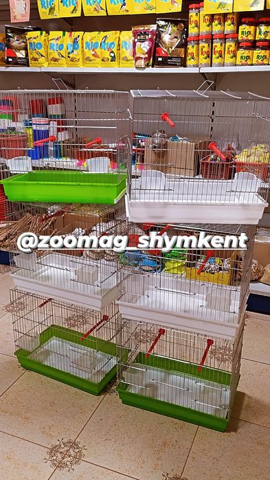 Большой выбор клеток для птиц