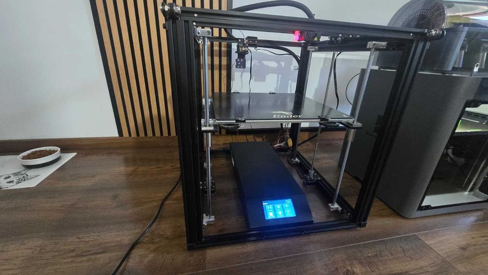 Vând imprimantă 3D Creality Ender 5 Plus