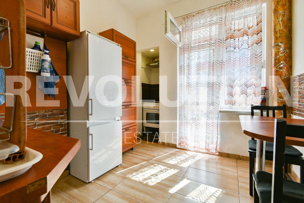 Дава се под наем Тристаен апартамент в София, Център - 110 кв.м за 739 € - Снимка #1