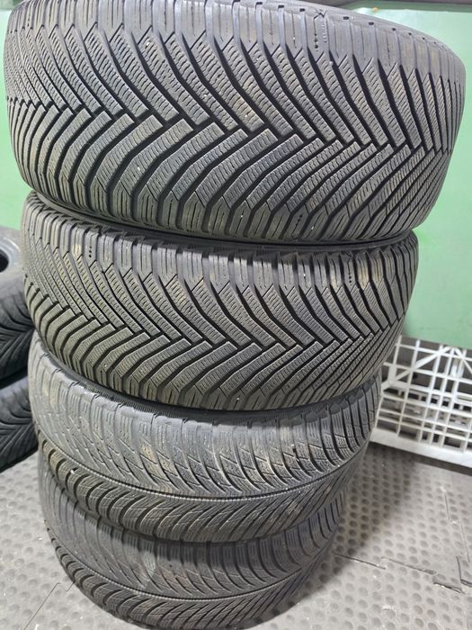 4 бр зимни 225/50/17 Michelin
