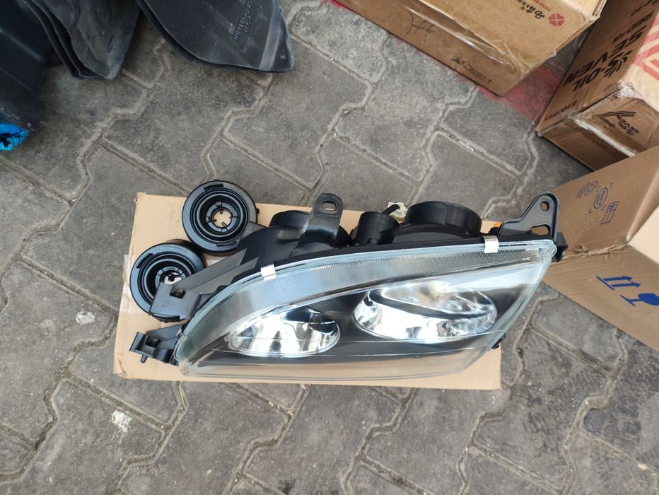 Авенсис фара хрустальный доресталинг