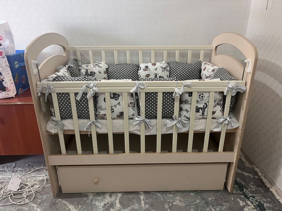 Продам детскую кроватку