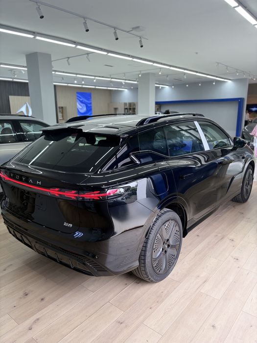 Voyah Courage 570KM Elektr (4 AWD 2 Mator) Full 1 yil garantiya