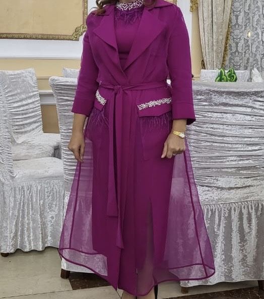 розовое платье