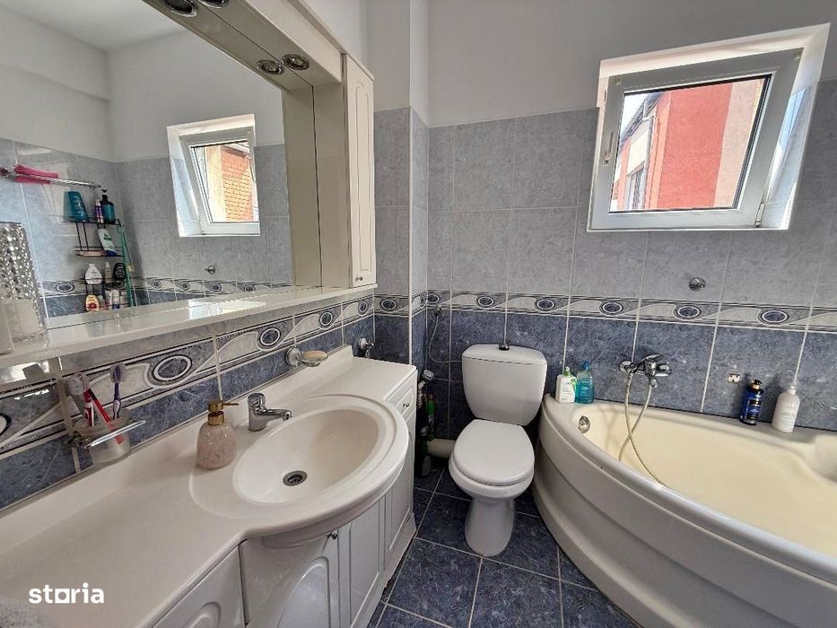 De vanzare Apartament 4 camere, zona Cetate - Scoala nr 7.