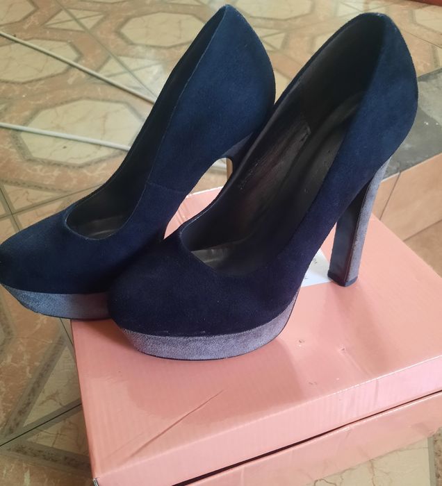 Pantofi cu toc ..