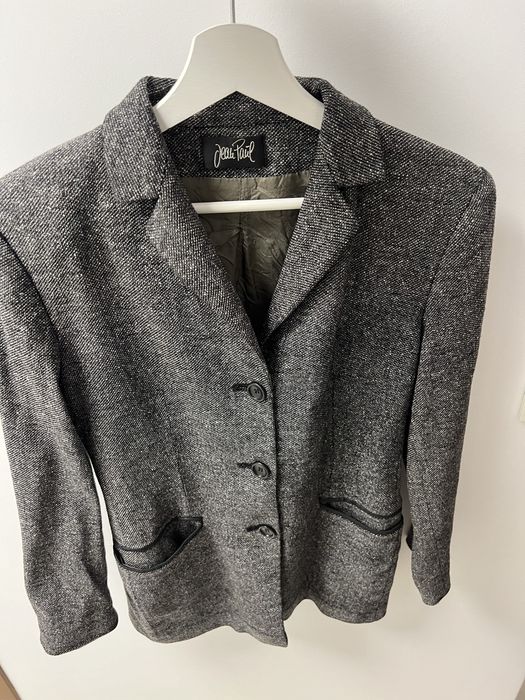 Jacheta sacou argintiu in stare buna