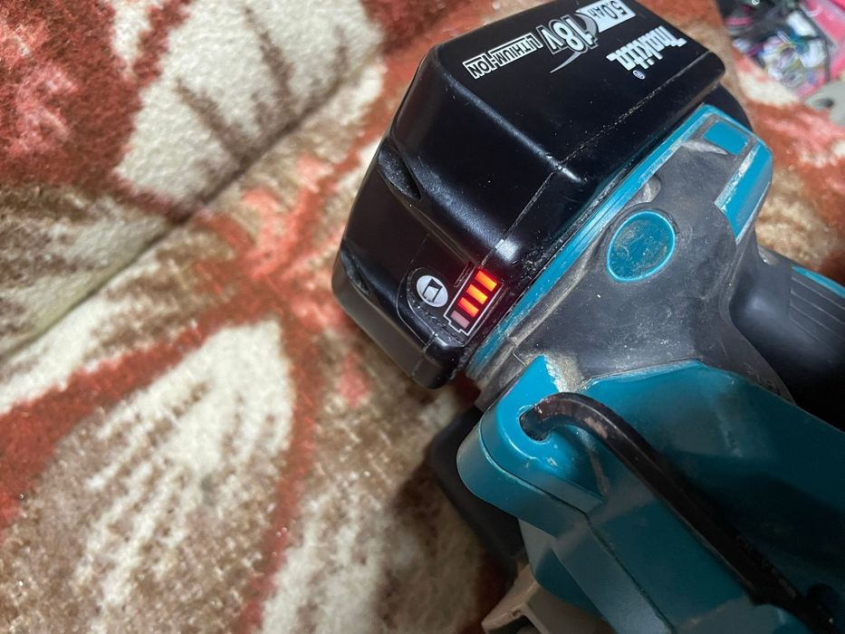 Circular Makita dhs680