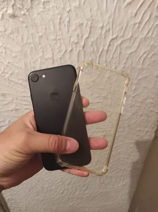Продам IPhone 7 black