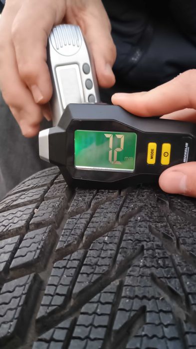 Goodyear ultra grip performance 225/50/17