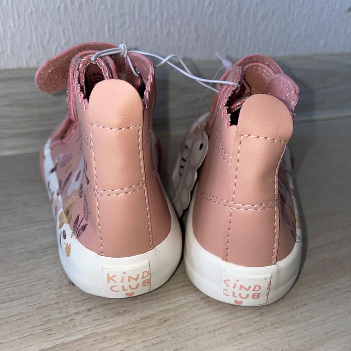 Кроссовки для девочек