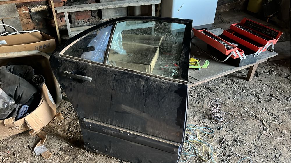 Продам дверь задний правый мерседес w210
