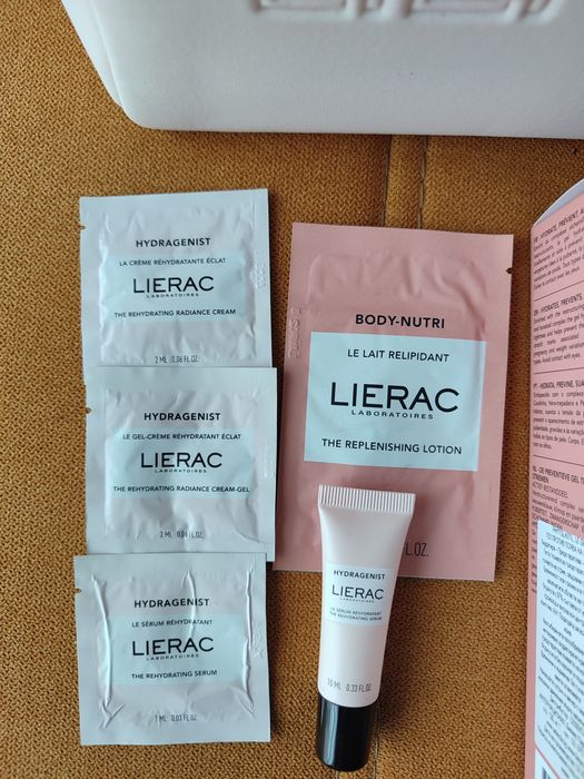 Lierac Phytolastil Гел за тяло 200 мл + мини кремчета, всичко в страхотен несесер + подарък