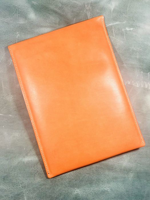 Husa handmade din piele pentru laptop Macbook 13