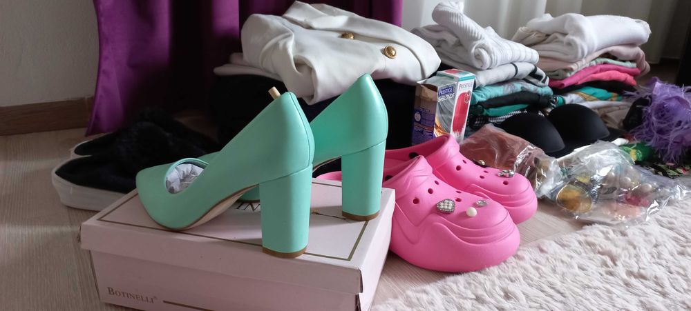 Haine dama S/M si accesorii