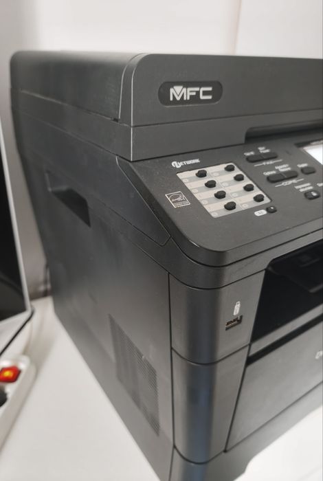 Imprimanta multifunctionala Brother MFC-8520DN