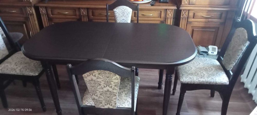 Продам обеденный стол со стульями