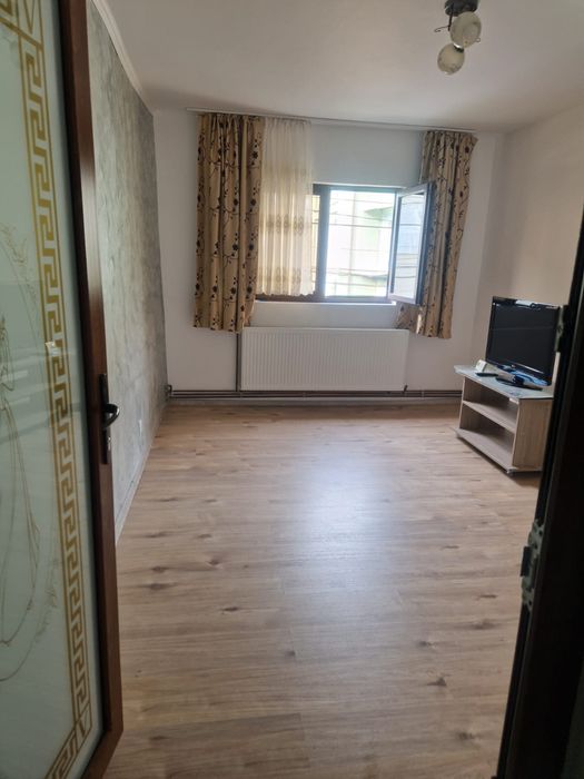 Inchiriez garsoniera