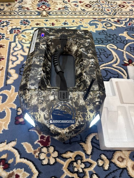 Продам кормовочный кораблик