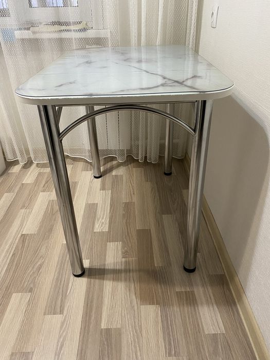 Продам кухонный стол