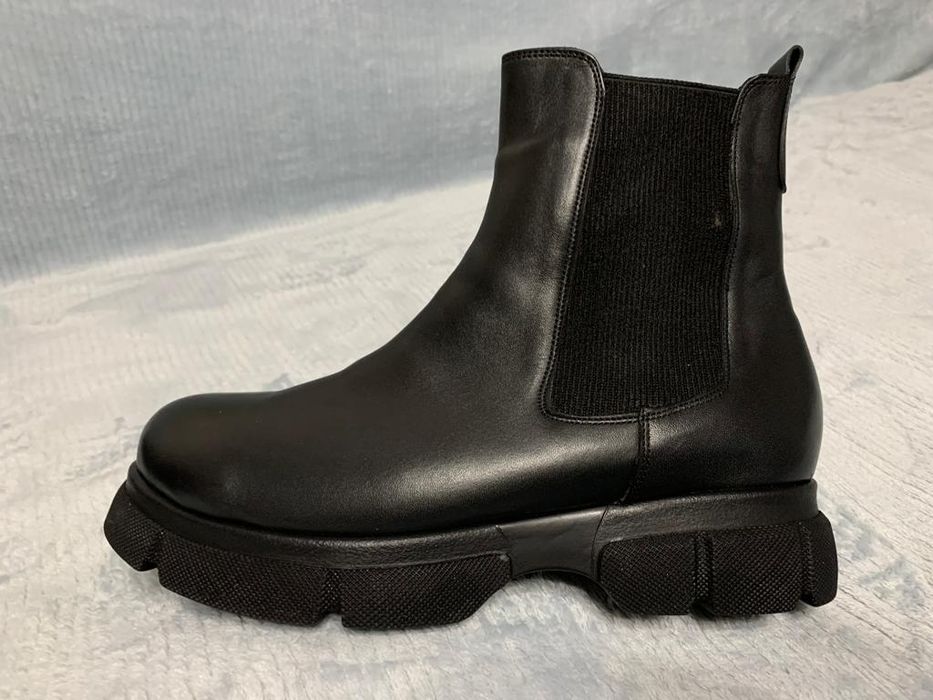 Продам кожаные сапоги